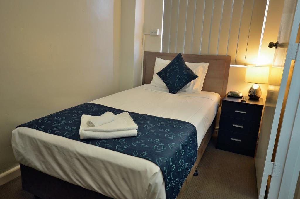 Lees Hotel Ingham Esterno foto