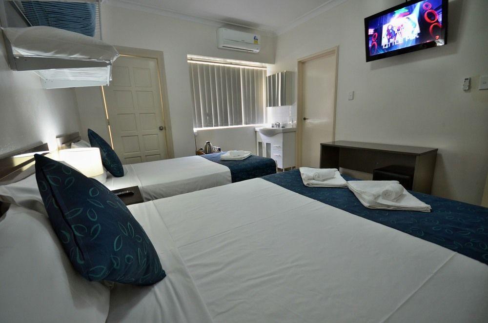 Lees Hotel Ingham Esterno foto