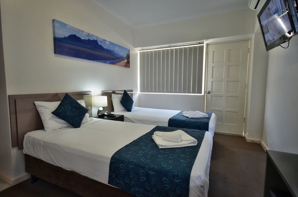 Lees Hotel Ingham Esterno foto